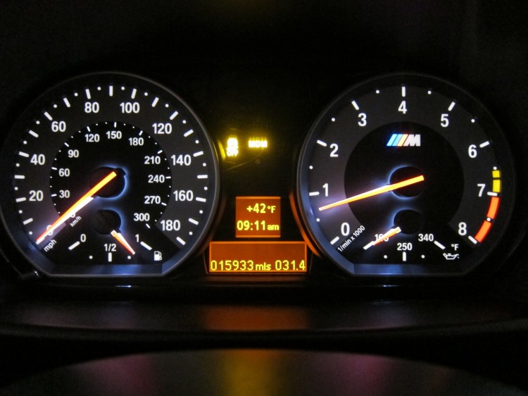 BMW 1M gauges