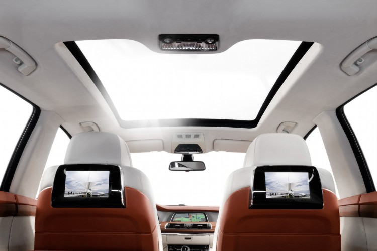 2016 BMW 7 Series will get Leather Engine Cover and Panorama Glass Roof “Sky Lounge”