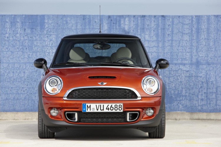 World Premiere: Refreshed MINI, MINI Clubman and MINI Convertible