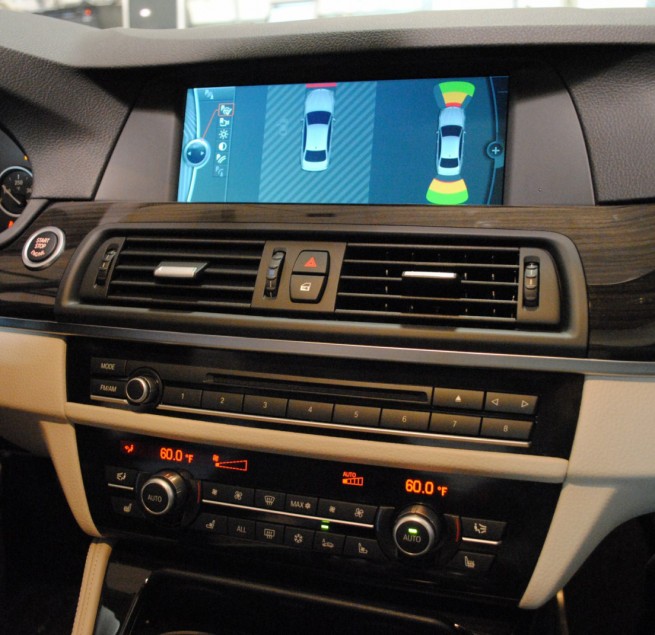 2011-bmw-535i-interior-19