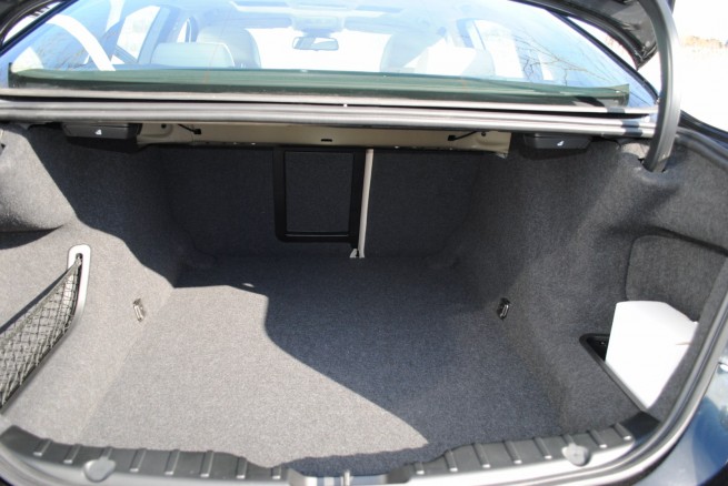 2011-bmw-535i-interior-3