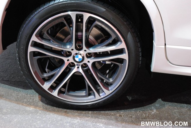 2011-bmw-x3-m-package-31
