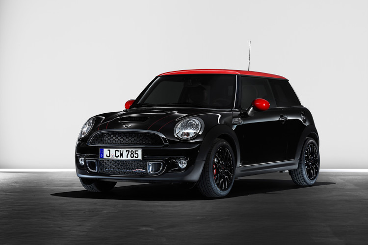 Video: Chris Harris (EVO) compares MINI John Cooper Works against competition