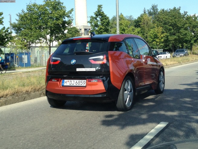 2013-BMW-i3-Solarorange-Live-Foto-ungetarnt-Elektroauto-04