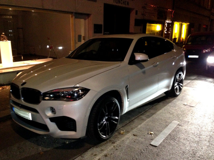 2015-BMW-X6-M-F86-Live-Fotos-weiss-Muenchen-02