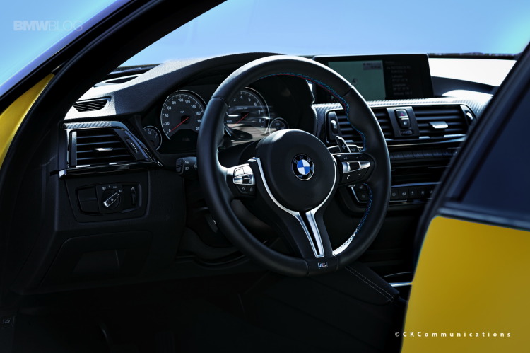 2015 BMW M4 F82 showing its steering wheel
