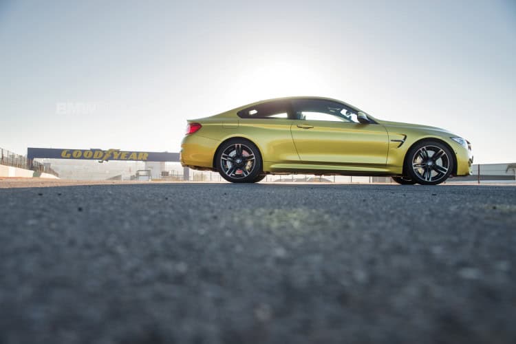 BMW M4 F82 With 700 HP Drag Races Tuned Acura NSX