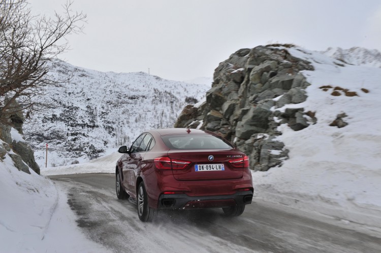 2015-bmw-x6-m50d-snow-05