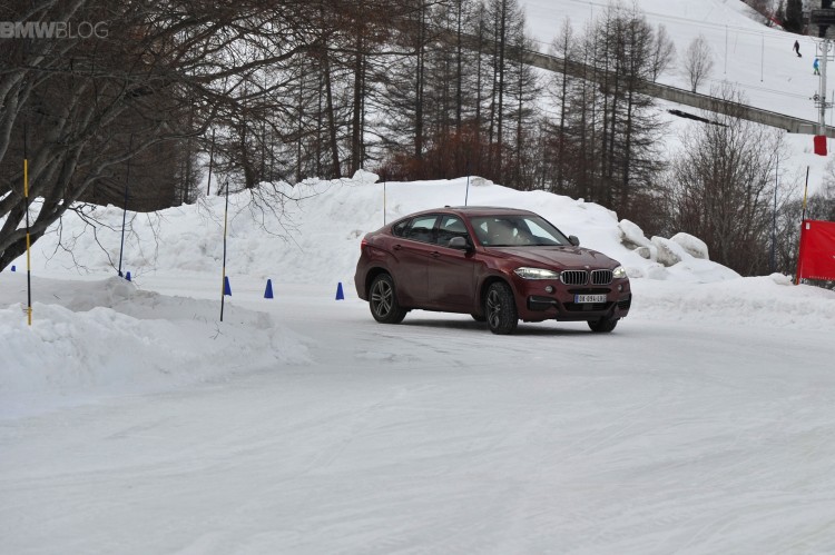 2015-bmw-x6-m50d-snow-24