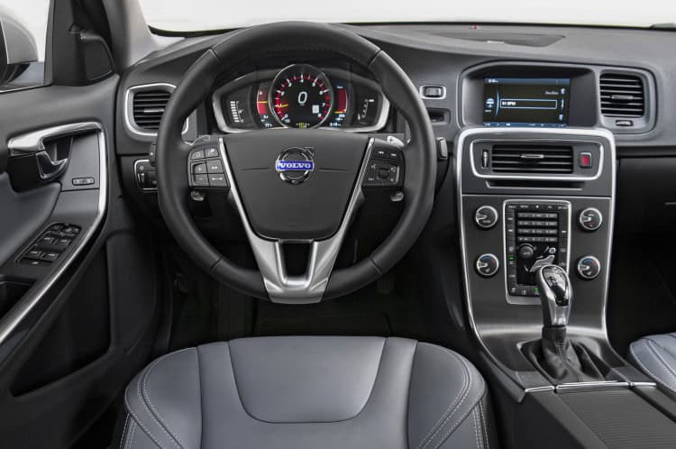 2015-volvo-s60-t6-drive-e-cockpit