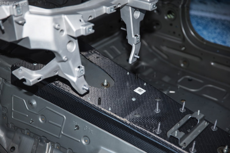 2016-bmw-7-series-lightweight-cfrp-08