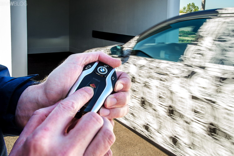 2016-bmw-7-series-self-park-images-01