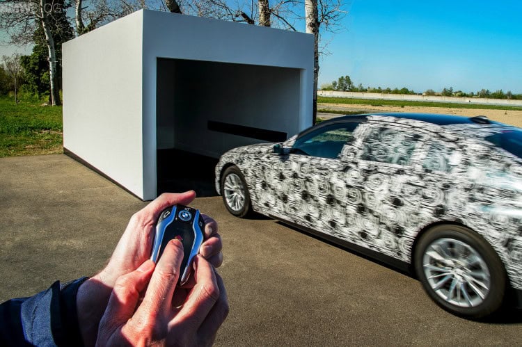 2016-bmw-7-series-self-park-images-02