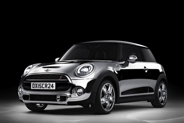 New MINI with Chrome Line Exterior Deluxe