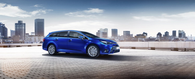 2015-ToyotaAvensis-02