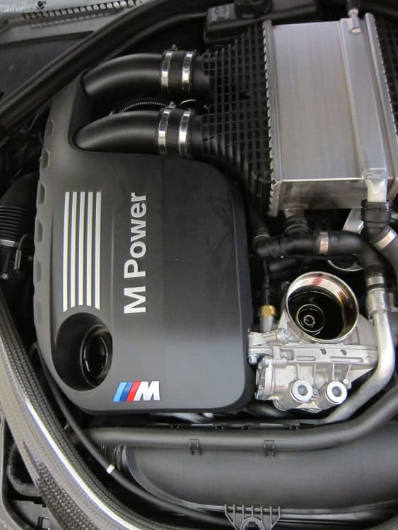 change-oil-bmw-m4-images-05