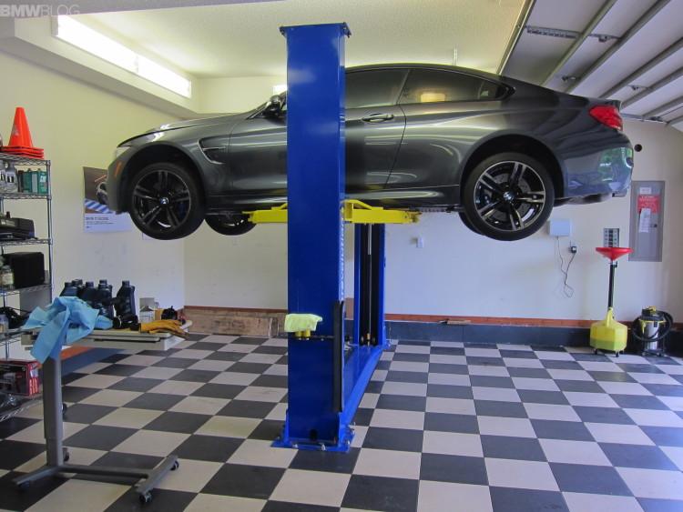 change-oil-bmw-m4-images-07