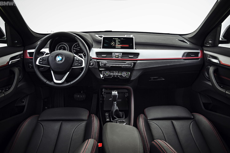 2016-BMW-X1-interior--1900x1200-images-05