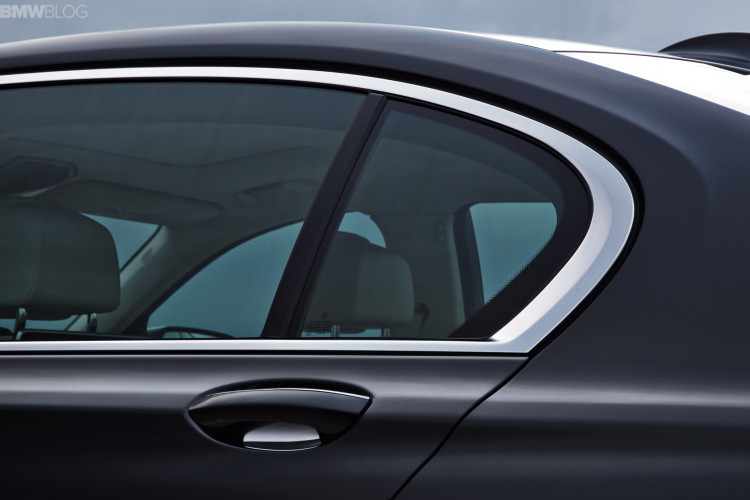 2016-bmw-7-series-exterior-images-1900x1200-30