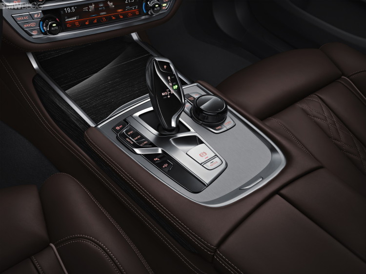 2016-bmw-7-series-interior-images-1900x1200-16