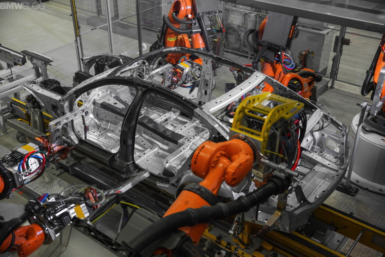 2016-bmw-7-series-manufacturing-images-1900x1200-04