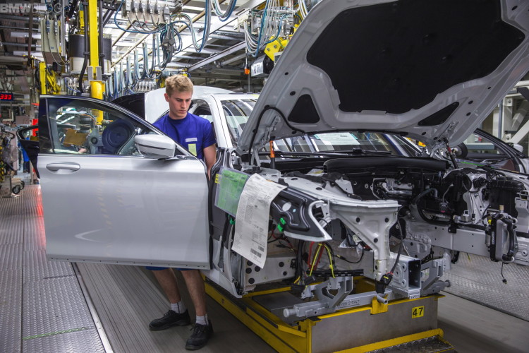 2016-bmw-7-series-manufacturing-images-1900x1200-13