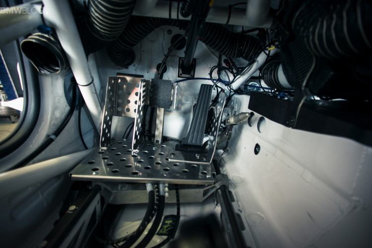 BMW-Z4-GT3-innovations-1900x1200-24