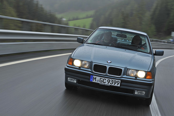 BMW-340i-F30-vs-BMW-323i-E36-4