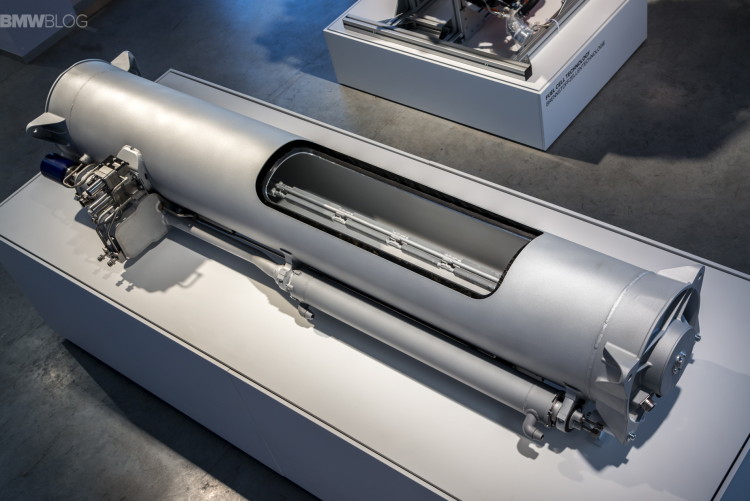 BMW-hydrogen-fuel-cell-technology-images-16