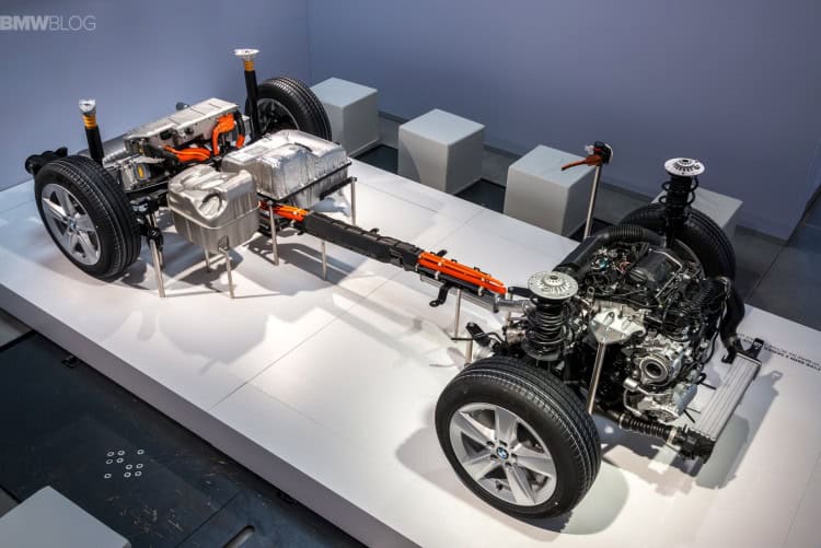 bmw-2-series-active-tourer-plugin-hybrid-test-drive-1900x1200-26