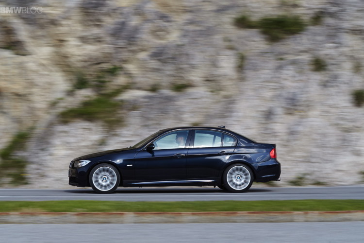 bmw-E90-3-Series-1900x1200-04