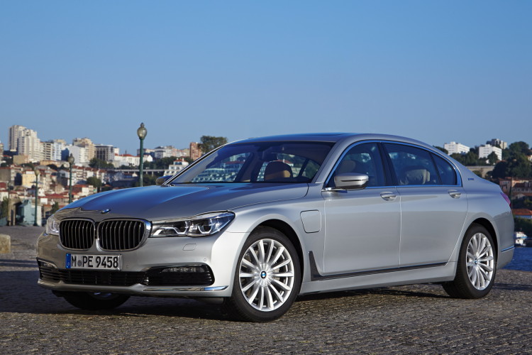 2016-bmw-740Le-images-1900x1200-03