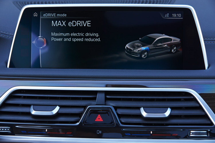 2016-bmw-740Le-images-1900x1200-11