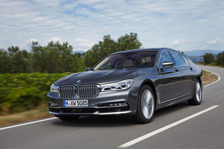 2016-bmw-750Li-images-1900x1200-04