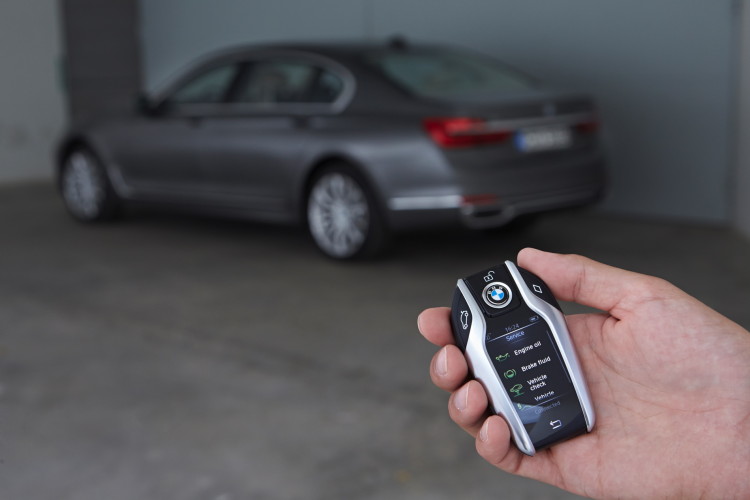 2016-bmw-750Li-images-1900x1200-191