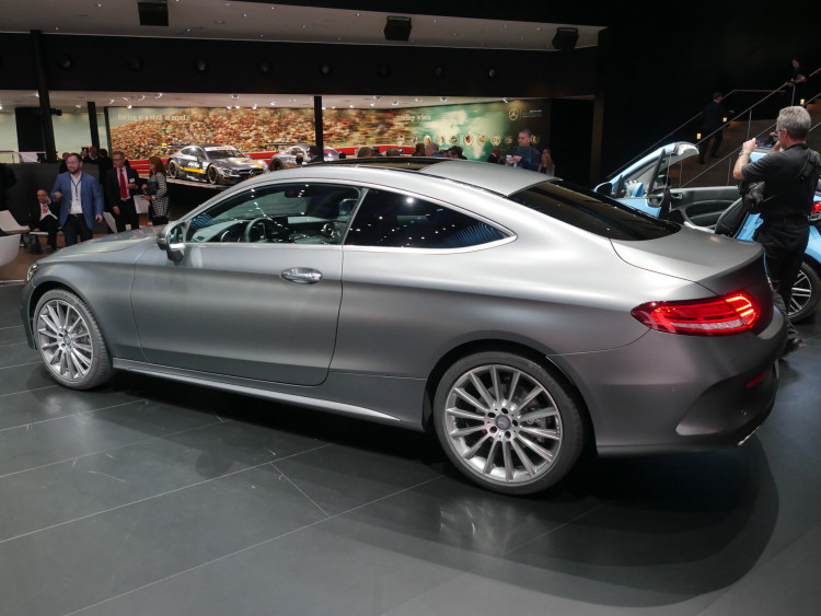 2016-Mercedes-Benz-C-Class-images-02