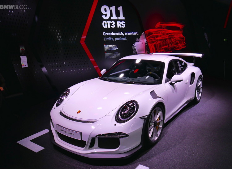 2016-Porsche-911-GT3-RS-images-01