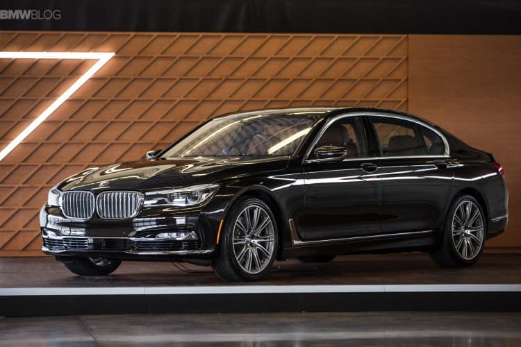 2016-bmw-7-series-launch-new-york-images-1900x-1200-04