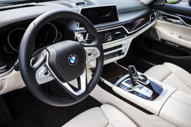 2016-bmw-7-series-launch-new-york-images-1900x-1200-34