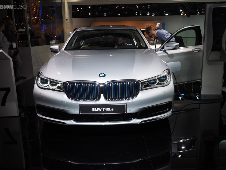 2016-bmw-740Le-images-1900x1200-02