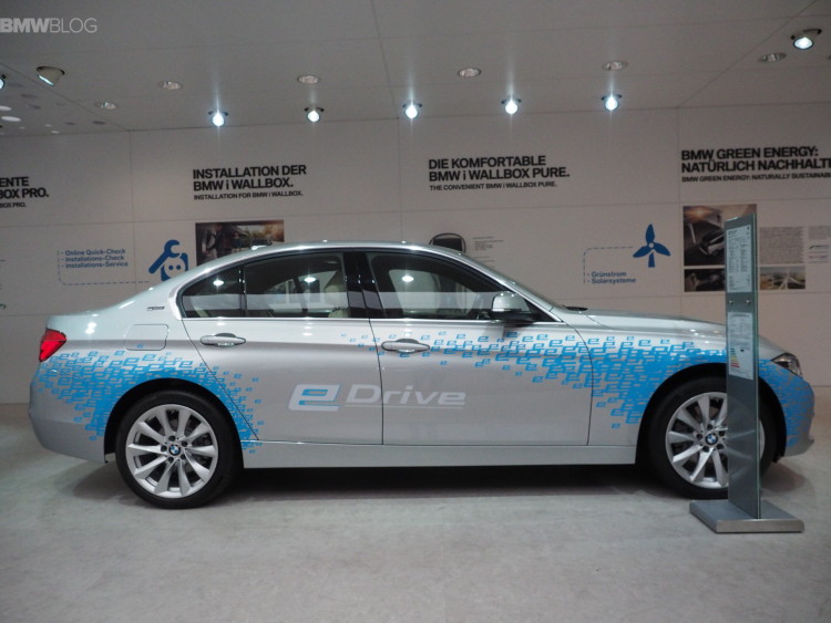 BMW-330e-images-1900x1200-02