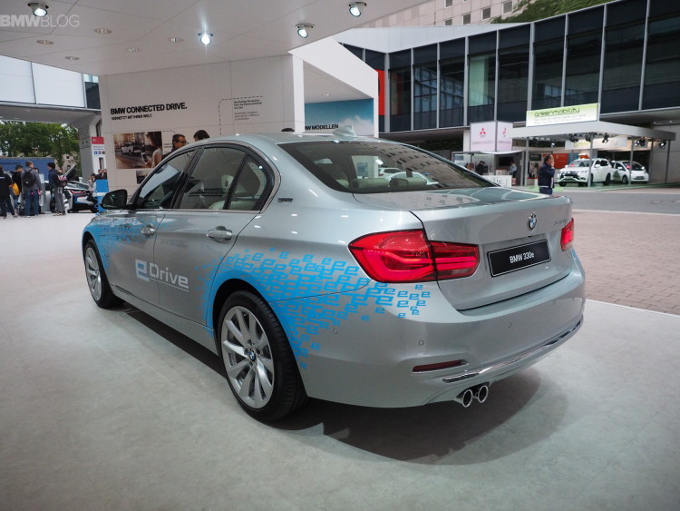 BMW-330e-images-1900x1200-05