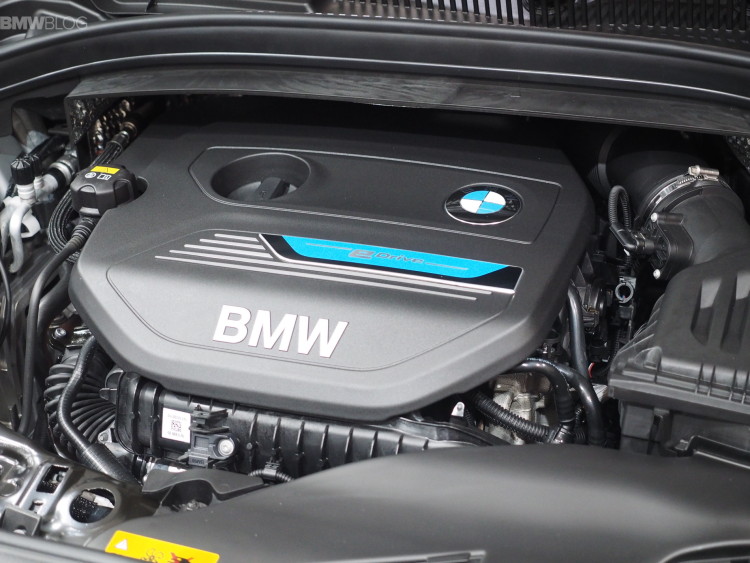 BMW-330e-images-1900x1200-21