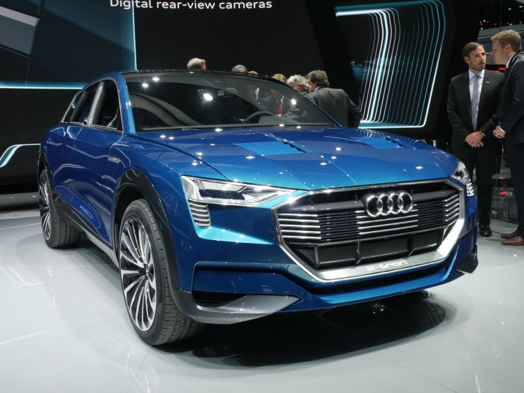 audi-e-tron-quattro-concept-images-01