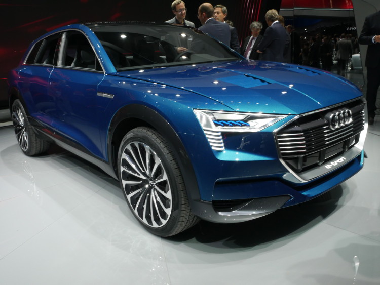 audi-e-tron-quattro-concept-images-16