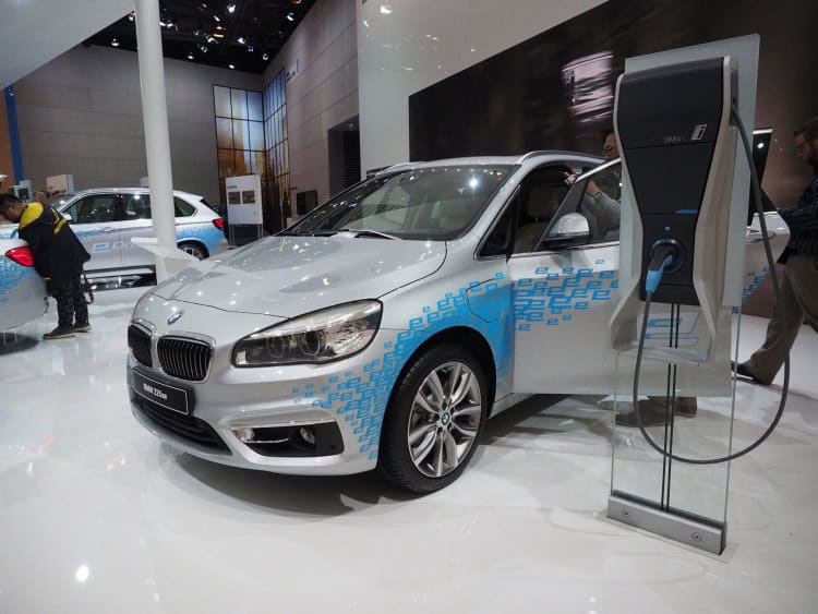 bmw-225xe-frankfurt-images-04