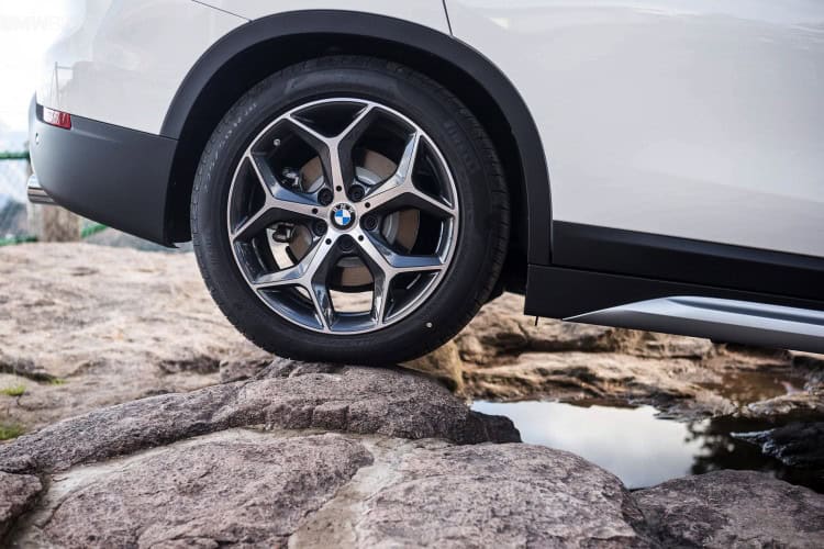 2016-bmw-X1-xDrive28i-test-drive-images-40