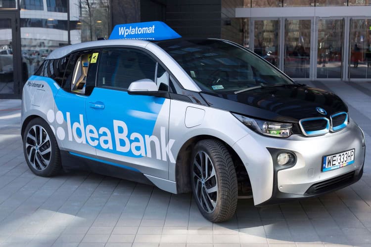 BMW-i3-bank-car