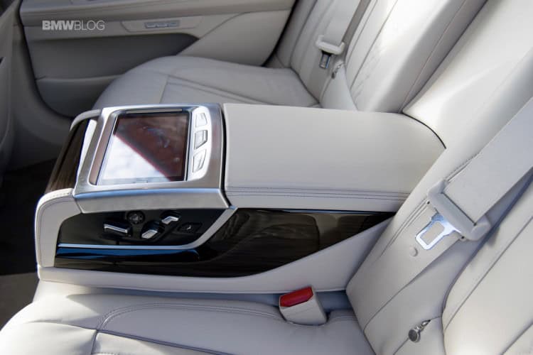 2016-BMW-730d-xDrive-test-drive-review-103