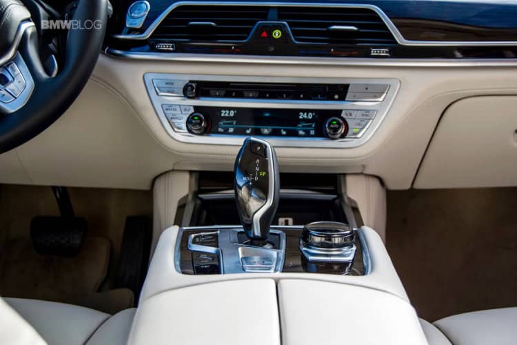 2016-BMW-730d-xDrive-test-drive-review-112